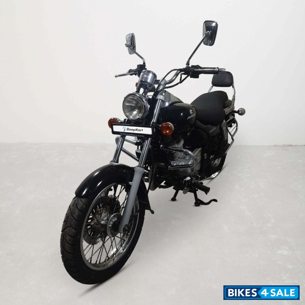 Bajaj Avenger 180 DTS-i