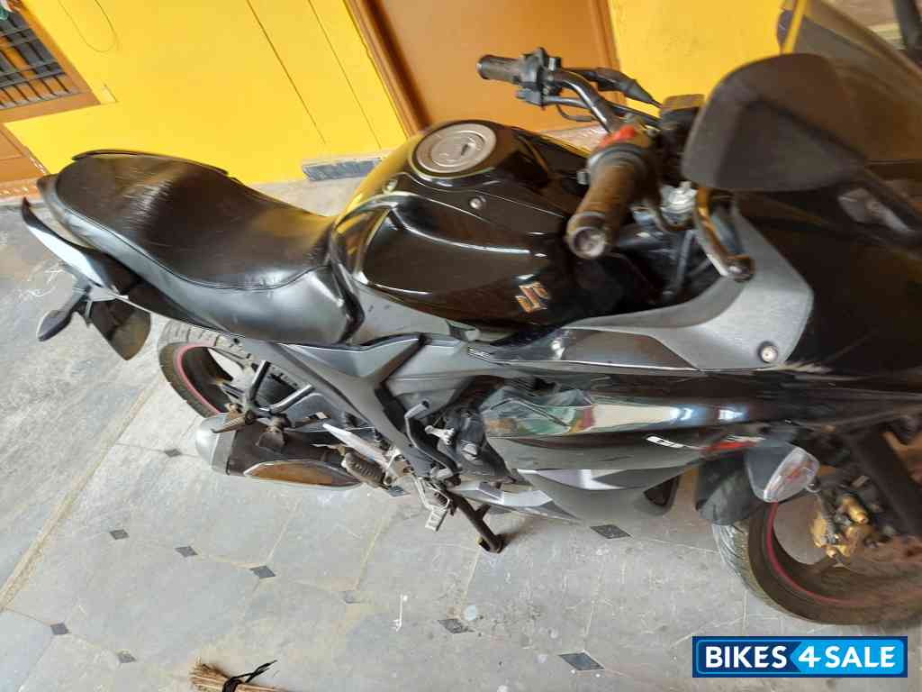 Suzuki Gixxer SF