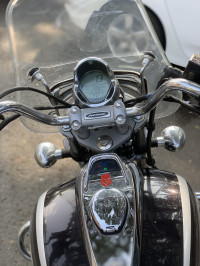 Black Bajaj Avenger Cruise 220