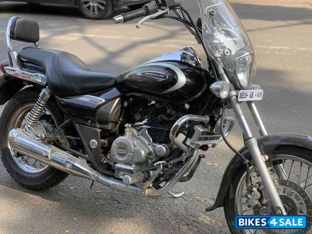 Black Bajaj Avenger Cruise 220 Black Bajaj Avenger Cruise 220