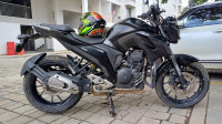 Black Yamaha FZ25