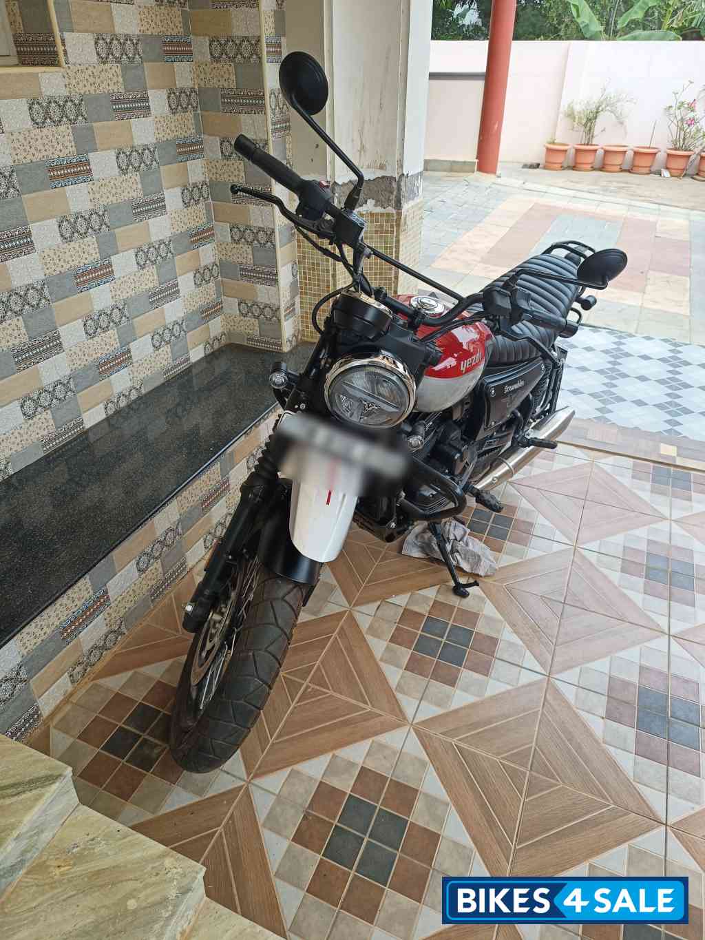 Yezdi Scrambler Dual Tone