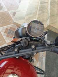 Yezdi Scrambler Dual Tone