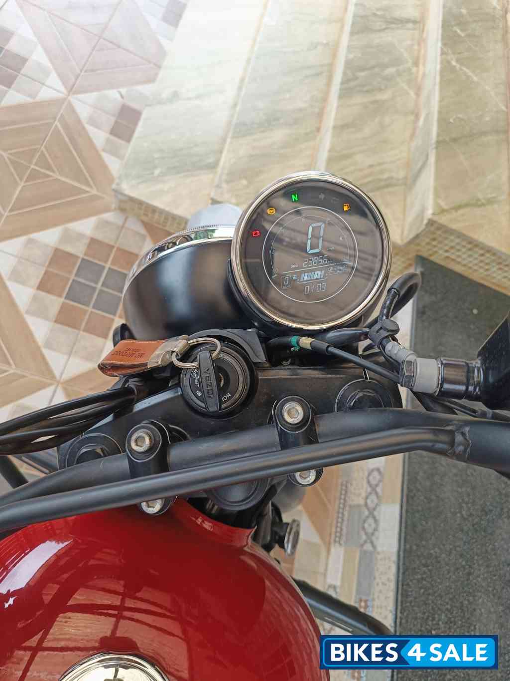 Yezdi Scrambler Dual Tone Yezdi Scrambler Dual Tone