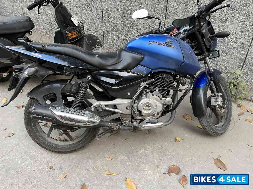 Blue Bajaj Pulsar 150