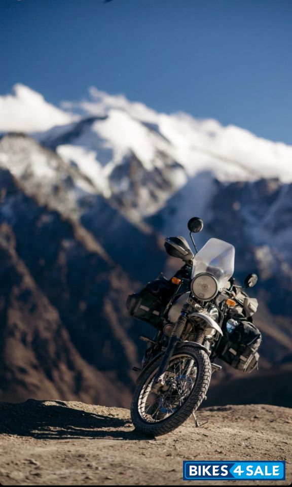 Snow Royal Enfield Himalayan