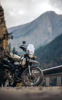 Snow Royal Enfield Himalayan