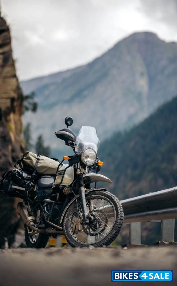 Snow Royal Enfield Himalayan
