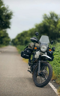 Snow Royal Enfield Himalayan