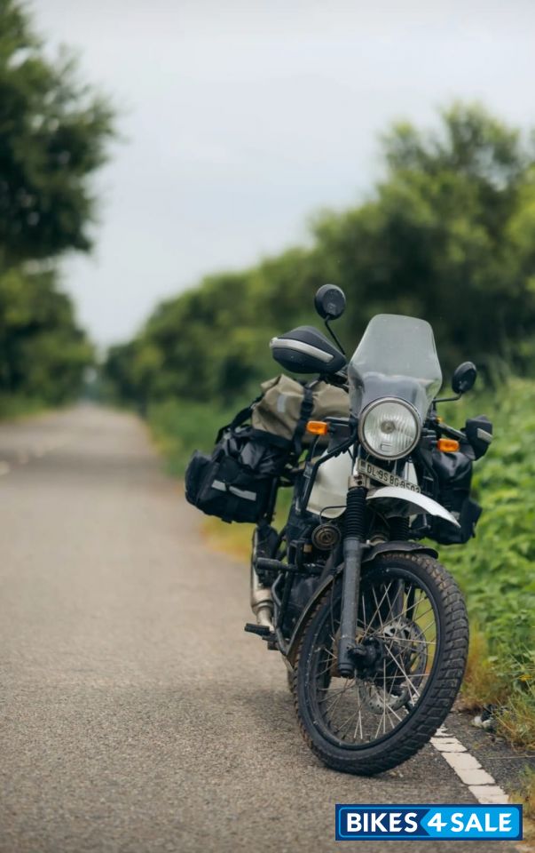 Snow Royal Enfield Himalayan
