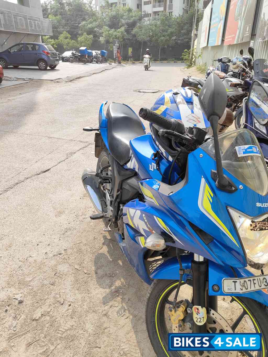 Blue Suzuki Gixxer SF