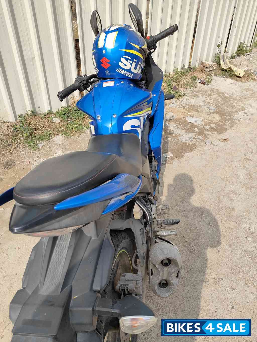 Blue Suzuki Gixxer SF