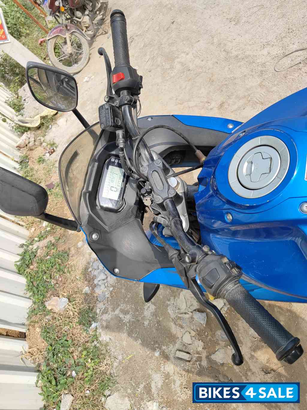 Blue Suzuki Gixxer SF