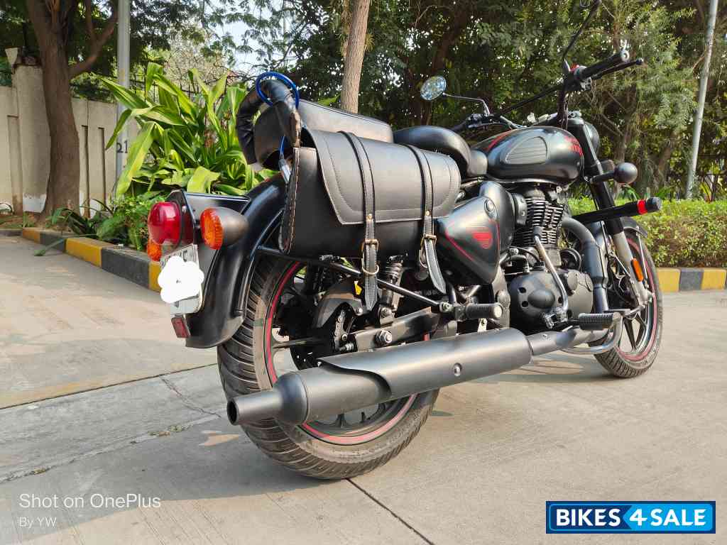 Stealth Black Royal Enfield Classic Stealth Black