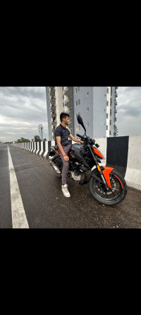 Ebony Black KTM Duke 250