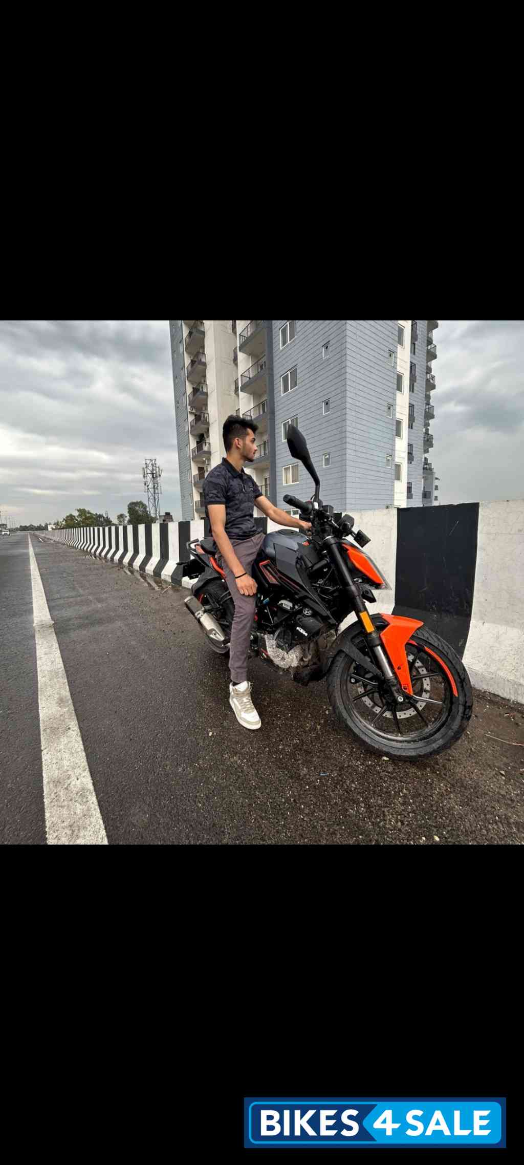 Ebony Black KTM Duke 250
