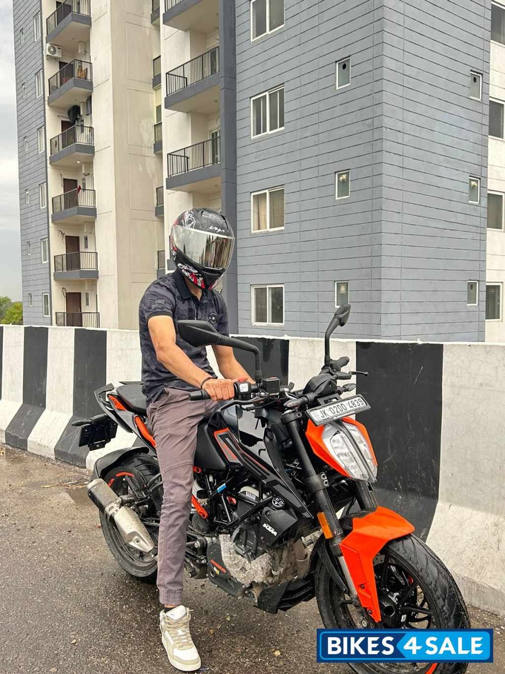Ebony Black KTM Duke 250