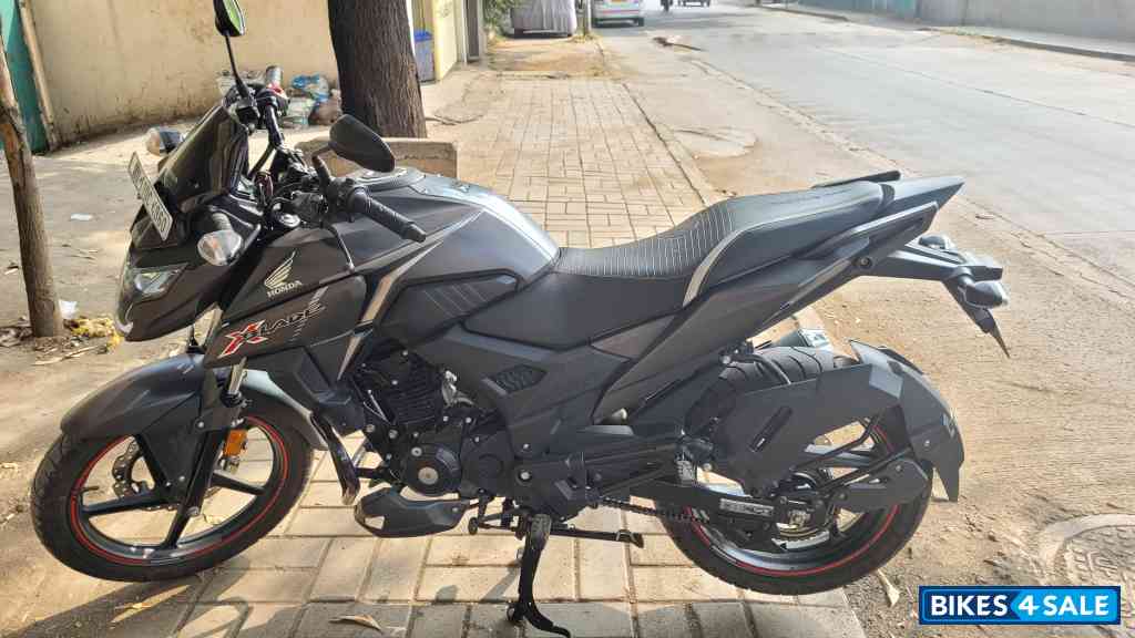 Gray Honda XBlade BS6