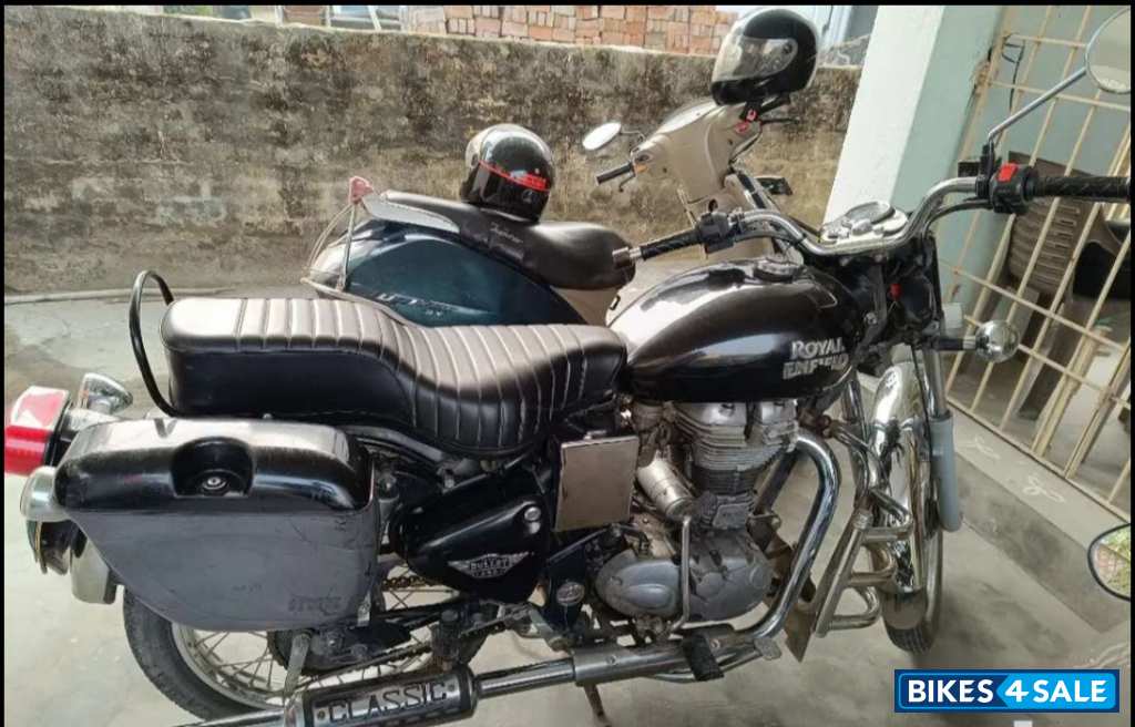 Black Royal Enfield Bullet Electra