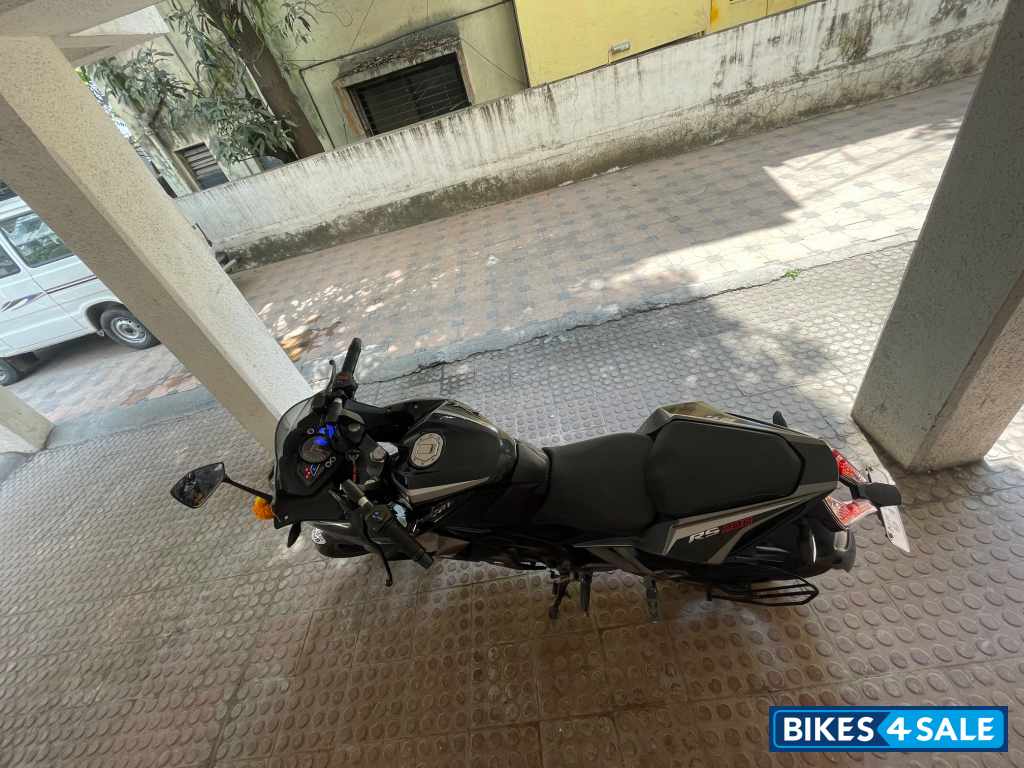 Black Bajaj Pulsar RS 200