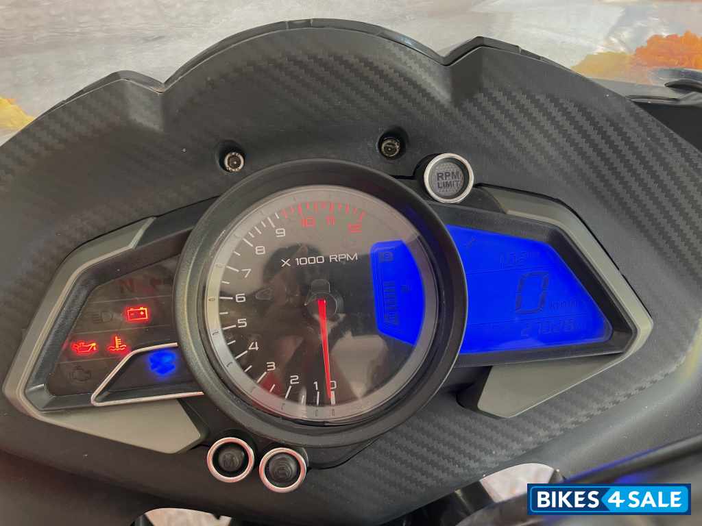 Black Bajaj Pulsar RS 200