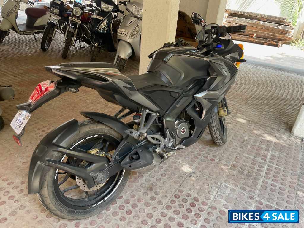 Black Bajaj Pulsar RS 200