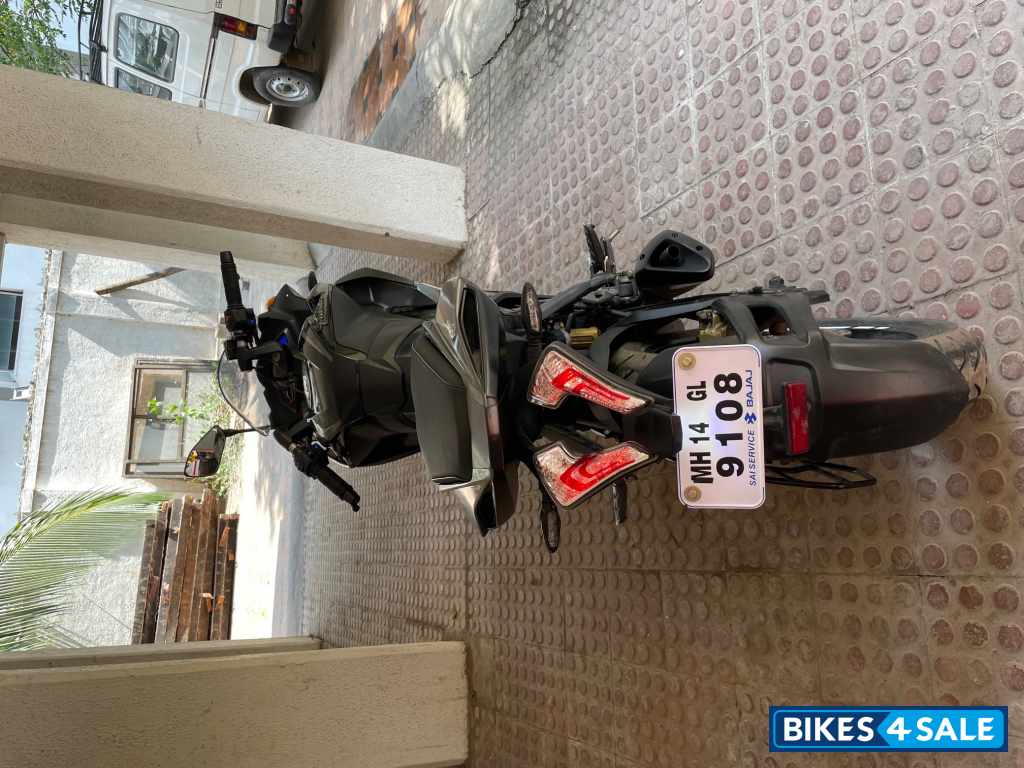 Black Bajaj Pulsar RS 200