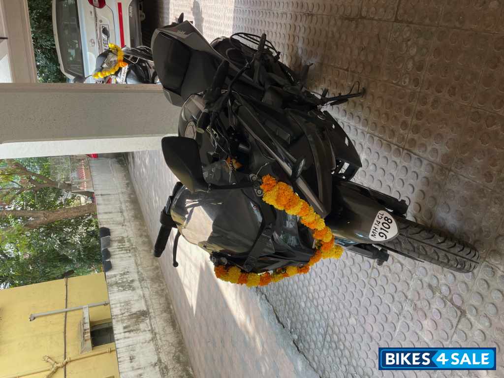 Black Bajaj Pulsar RS 200