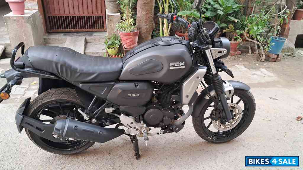 Black Yamaha FZ-X