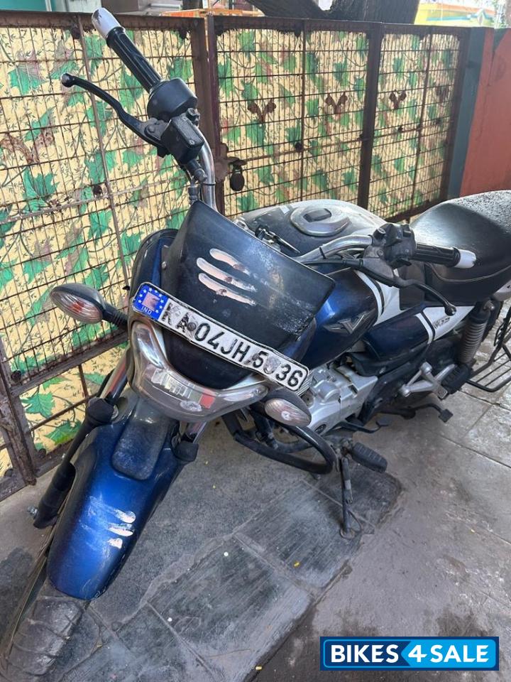Bajaj V15