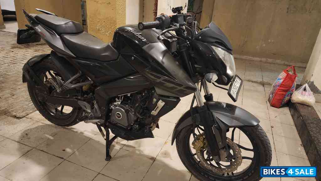 Black Bajaj Pulsar 200 NS
