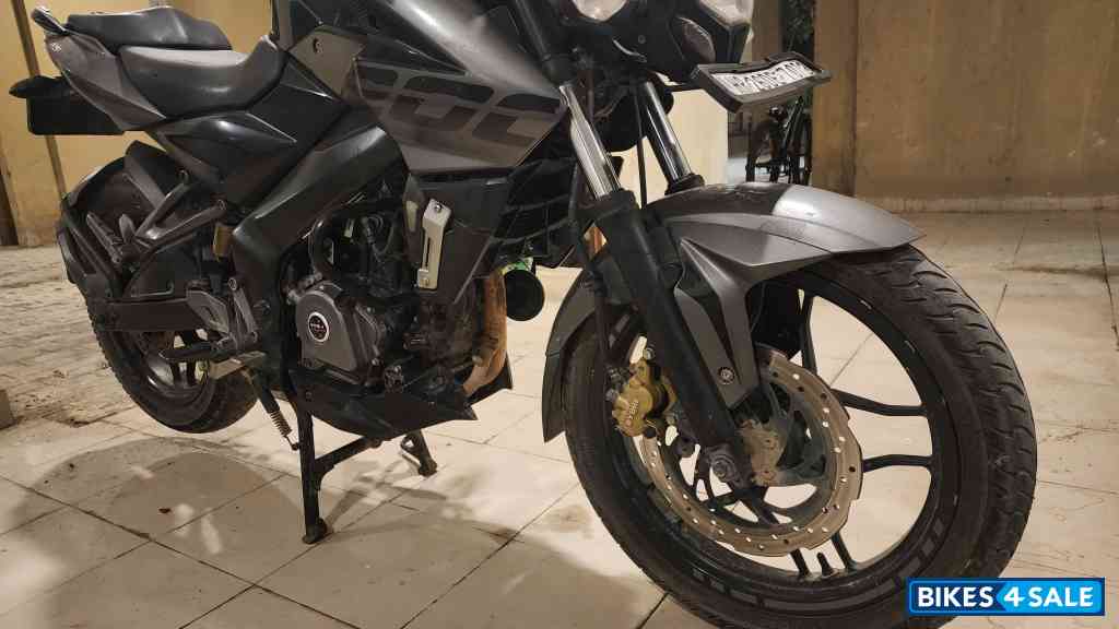Black Bajaj Pulsar 200 NS