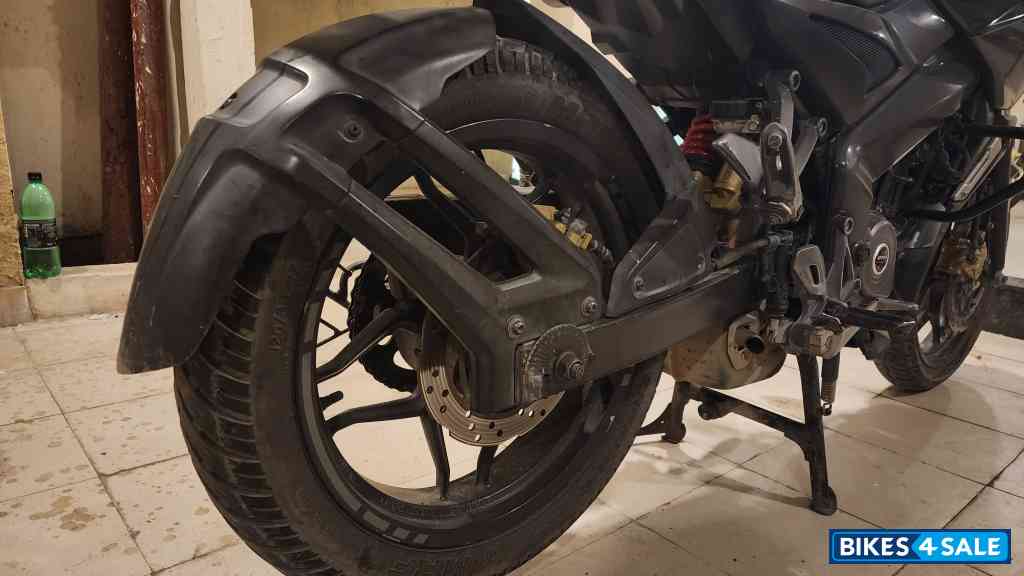 Black Bajaj Pulsar 200 NS