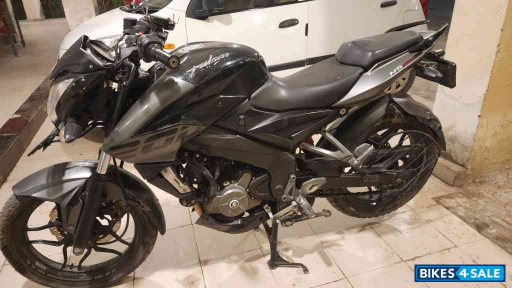 Black Bajaj Pulsar 200 NS