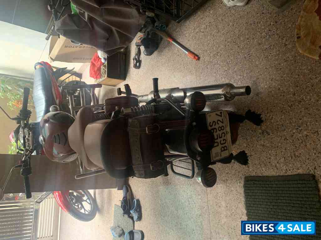 Chestnut Royal Enfield Classic 350