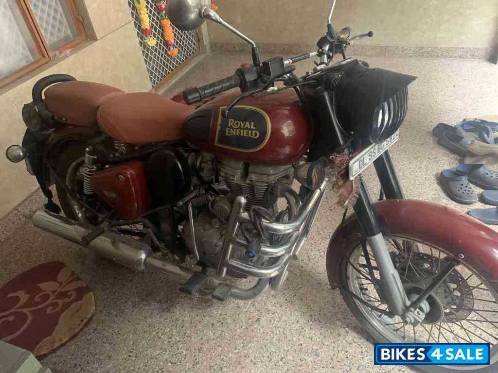 Chestnut Royal Enfield Classic 350