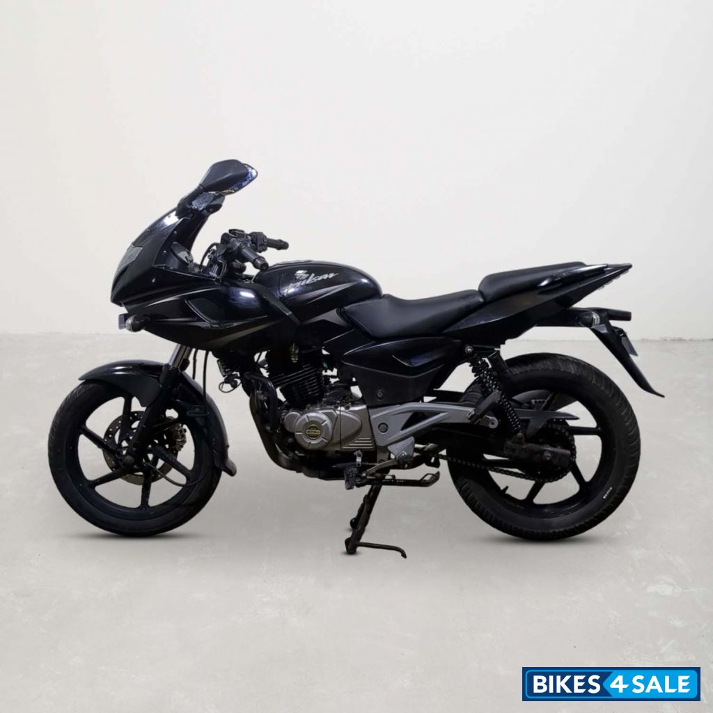 Bajaj Pulsar 220F