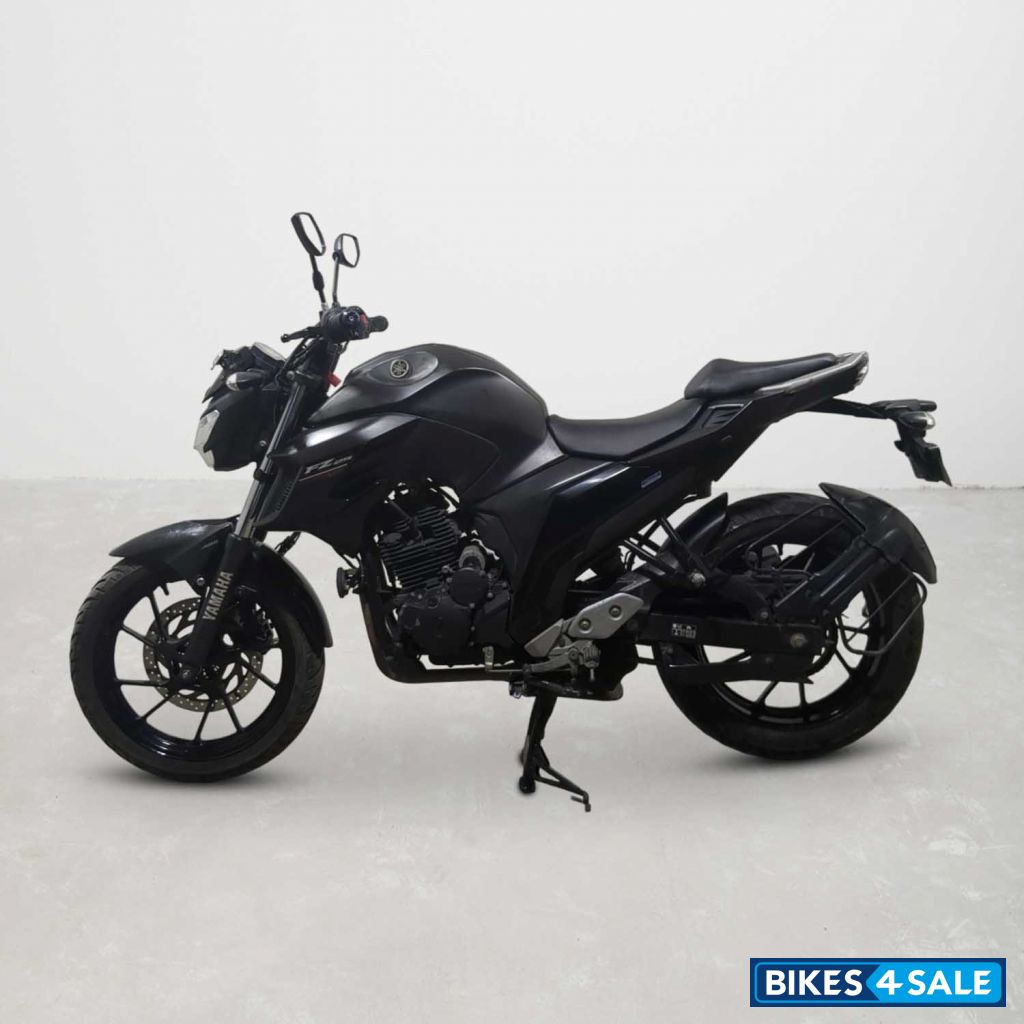 Yamaha FZ25