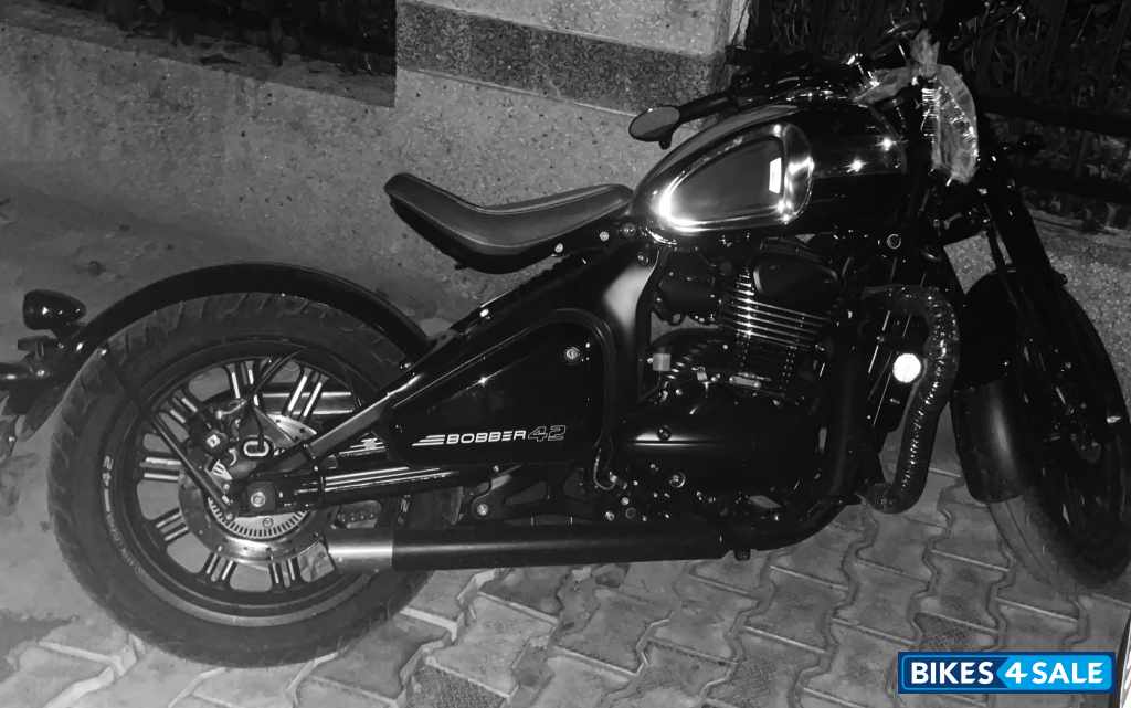 Mirror Black Jawa 42 Bobber Black Mirror