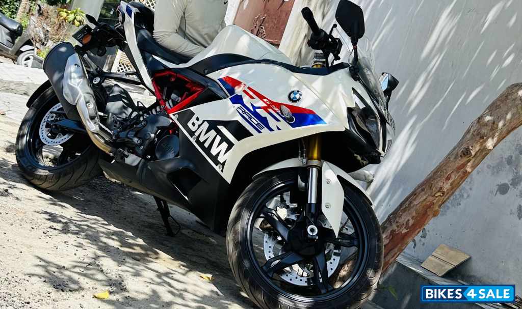 White BMW G 310 RR White BMW G 310 RR