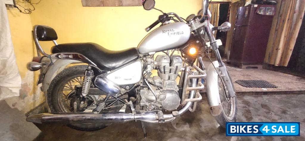 Silver Royal Enfield Thunderbird TwinSpark 350 Silver Royal Enfield Thunderbird TwinSpark 350