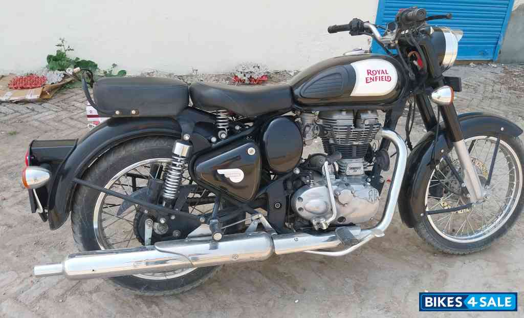 Black Royal Enfield Classic 350 Black Royal Enfield Classic 350