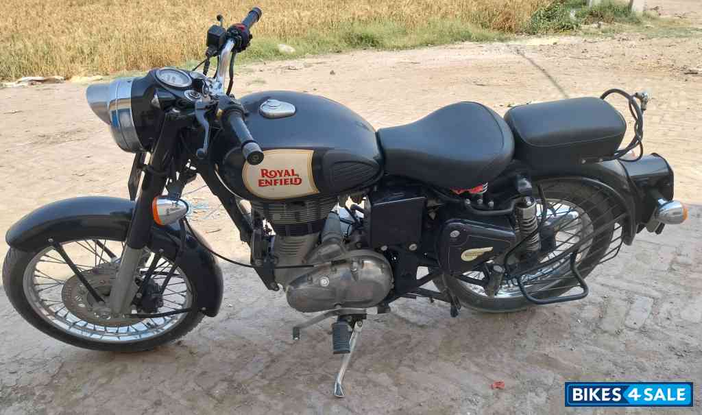 Black Royal Enfield Classic 350 Black Royal Enfield Classic 350