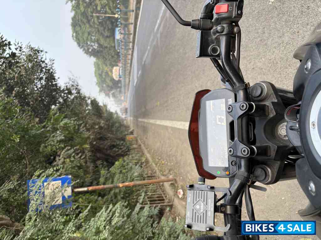 Metallic Black Yamaha MT-15 BS6