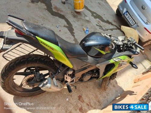 Green Honda CBR 150R