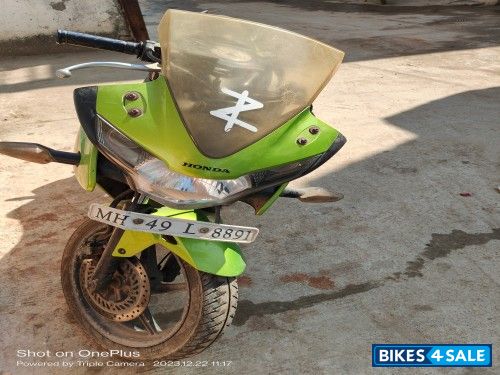 Green Honda CBR 150R