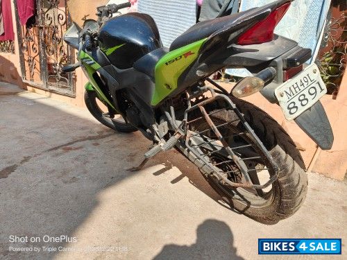 Green Honda CBR 150R
