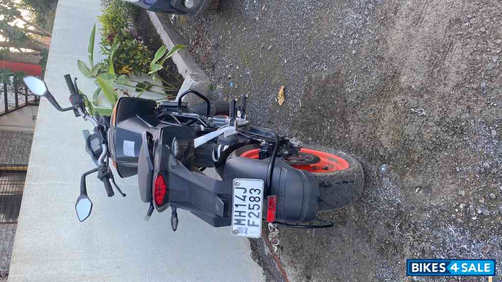Black KTM Duke 125 2020