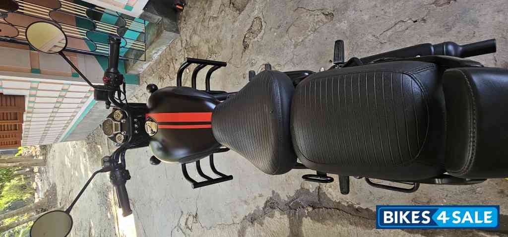 Stealth Black Royal Enfield Classic Stealth Black