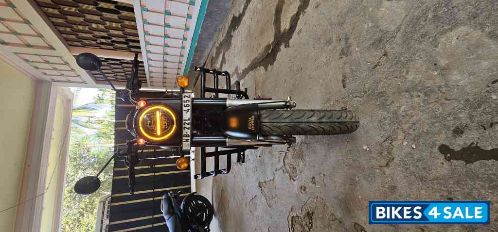 Stealth Black Royal Enfield Classic Stealth Black